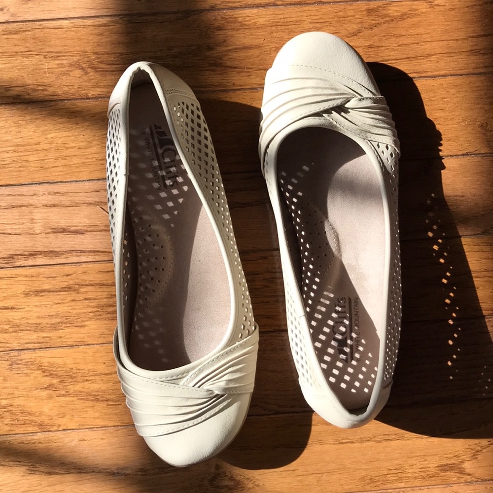 Cute off white flats